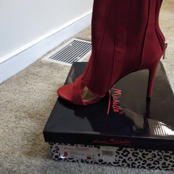 Shoes - Picture 4 of 5